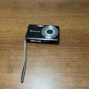 Casio Exilim EX-Z60 6.0MP Digital Camera Silver Black No Charger (WORKS)